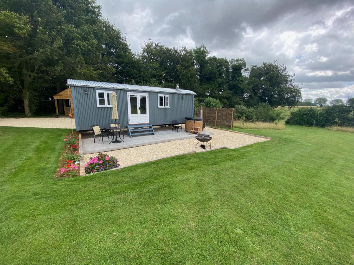 The Bibury - Westwell Downs Shepherd Huts Оксфорд Екстер'єр фото